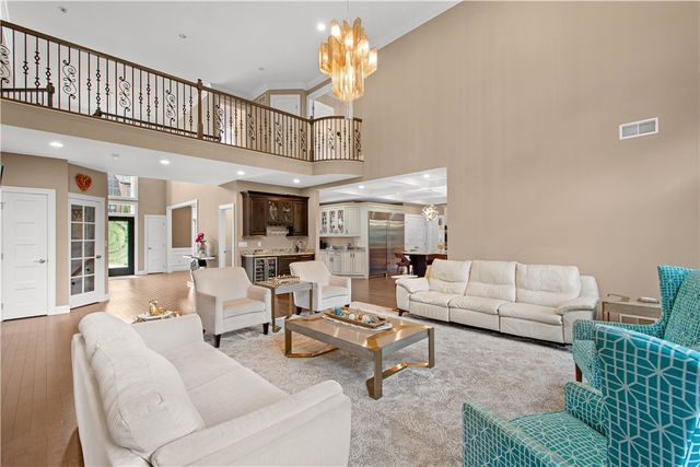1820 Winchester Dr, Upper St Clair, PA 15241
