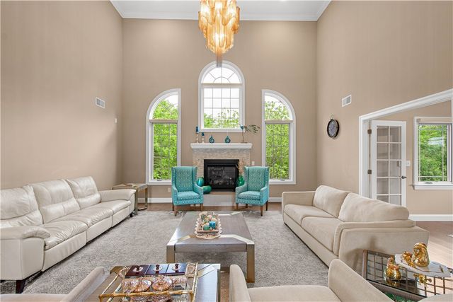 1820 Winchester Dr, Upper St Clair, PA 15241