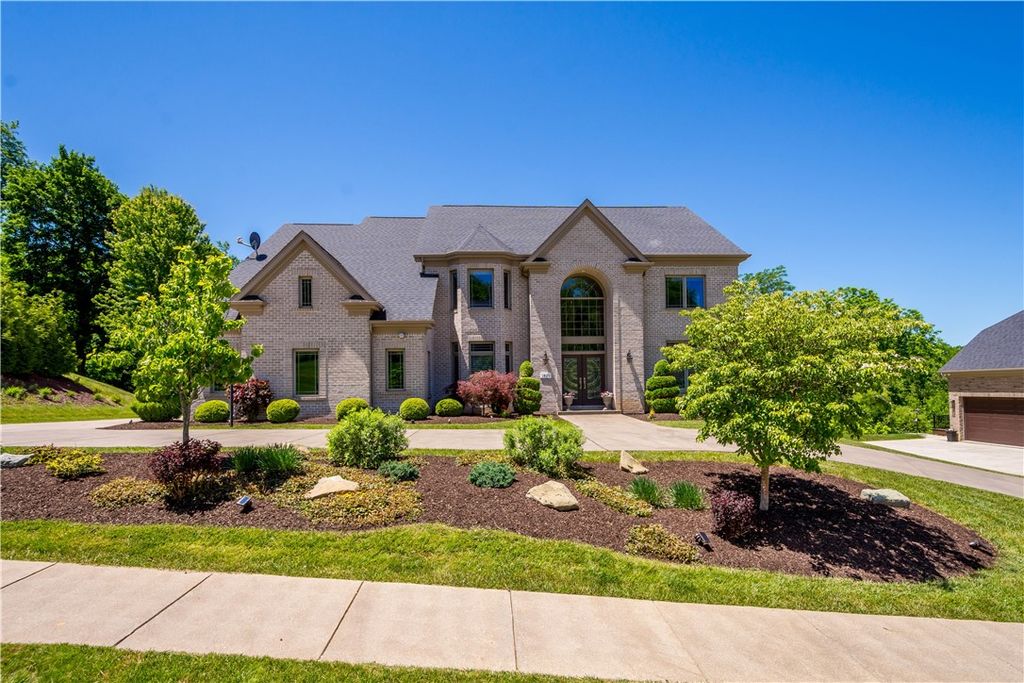 1820 Winchester Dr, Upper St Clair, PA 15241