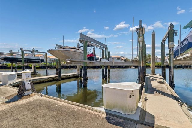 4326 SPINNAKER COVE LANE, Tampa, FL 33615