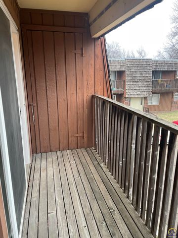 5466 SW 12th Ter Apt 3, Topeka, KS 66604
