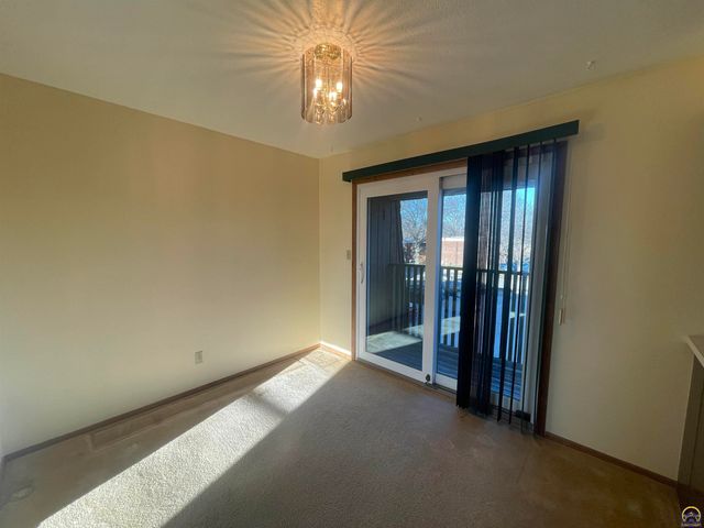 5466 SW 12th Ter Apt 3, Topeka, KS 66604