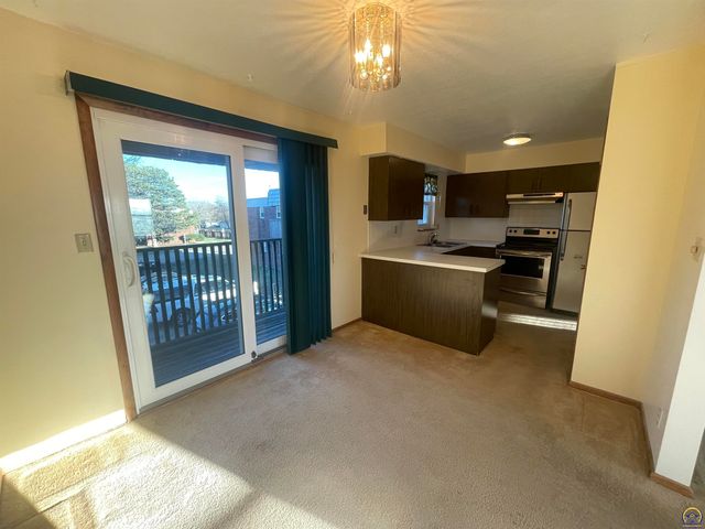 5466 SW 12th Ter Apt 3, Topeka, KS 66604