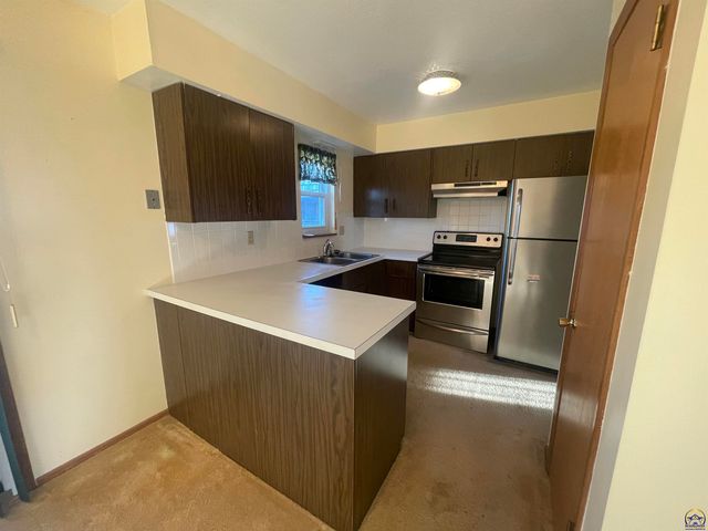 5466 SW 12th Ter Apt 3, Topeka, KS 66604