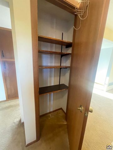 5466 SW 12th Ter Apt 3, Topeka, KS 66604