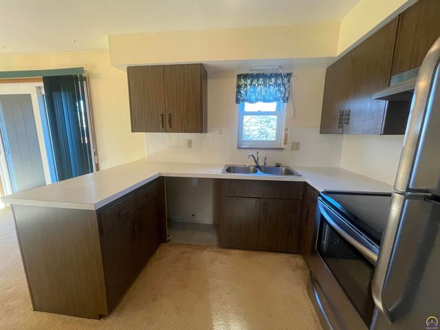 5466 SW 12th Ter Apt 3, Topeka, KS 66604