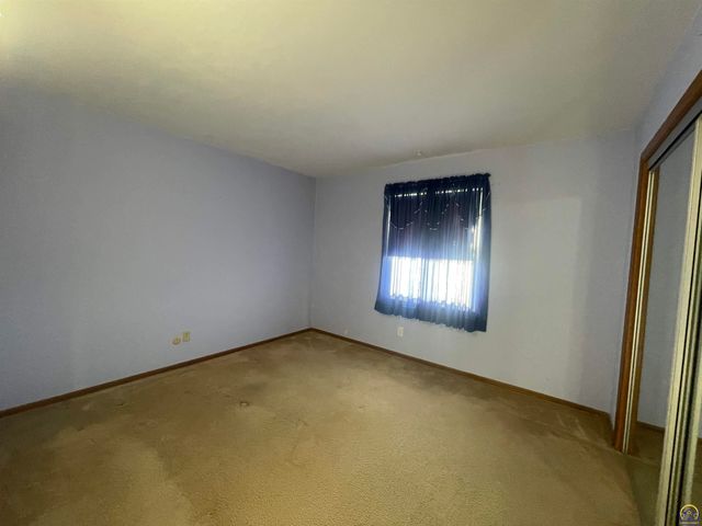 5466 SW 12th Ter Apt 3, Topeka, KS 66604