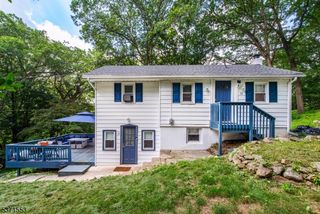 12 Milton Ave, Hopatcong Boro, NJ 07874