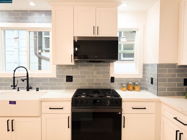 1030 E 21St St, Oakland, CA 94606