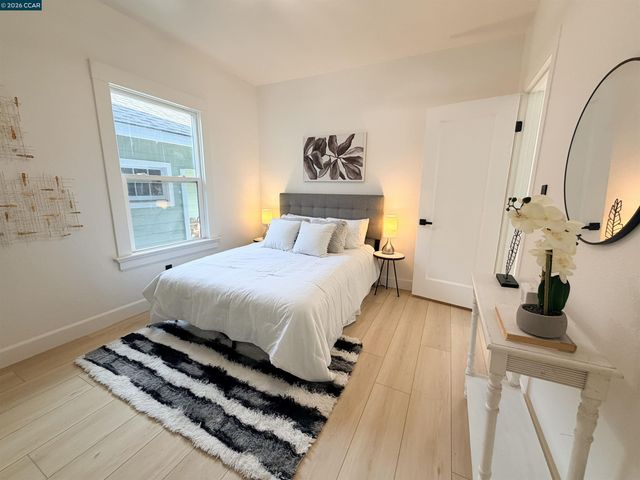 1030 E 21St St, Oakland, CA 94606