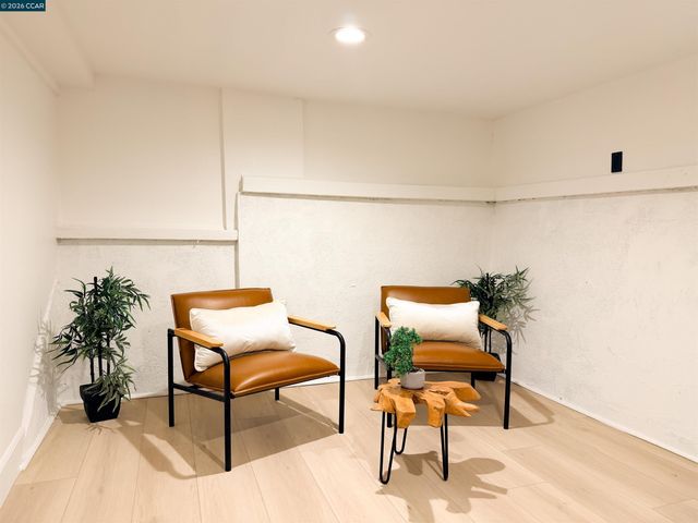 1030 E 21St St, Oakland, CA 94606