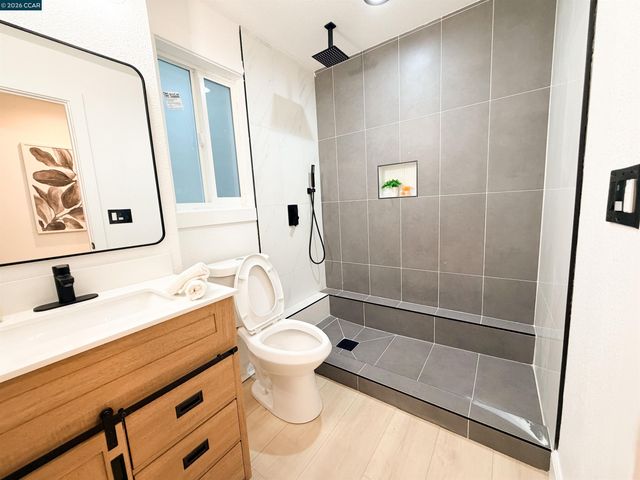 1030 E 21St St, Oakland, CA 94606
