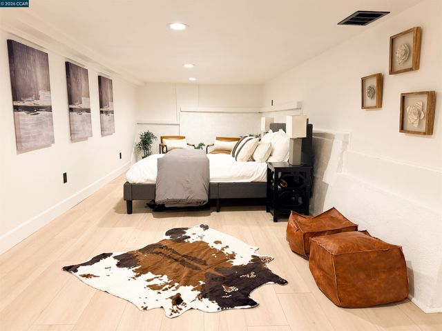 1030 E 21St St, Oakland, CA 94606