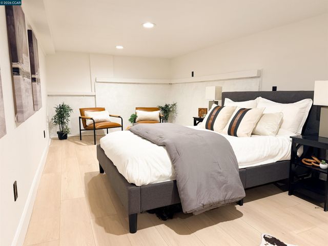 1030 E 21St St, Oakland, CA 94606