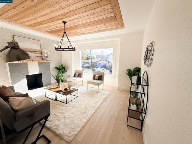 1030 E 21St St, Oakland, CA 94606