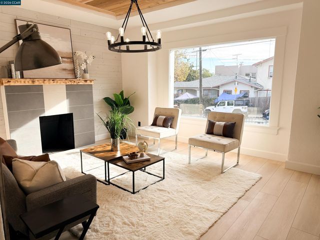 1030 E 21St St, Oakland, CA 94606
