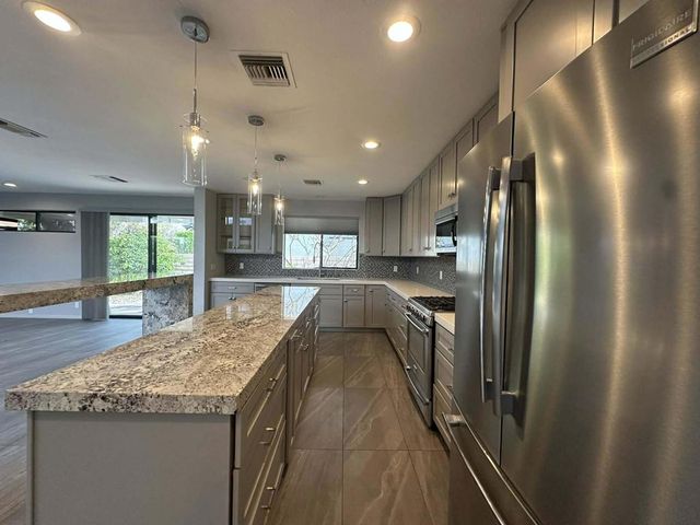 4 Saturn Circle, Rancho Mirage, CA 92270