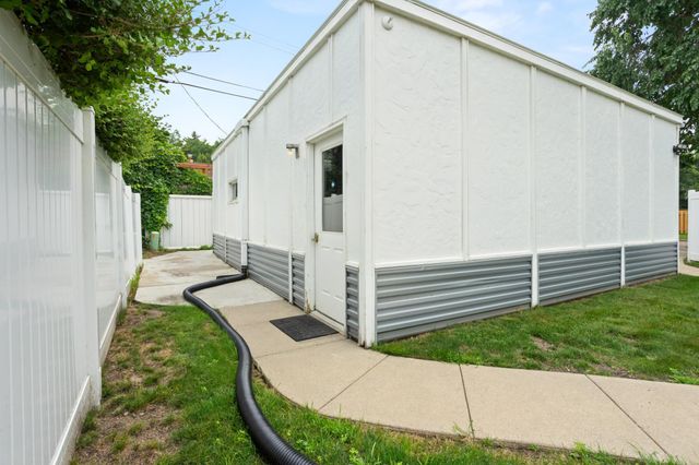 1550 8th Street S, Fargo, ND 58103