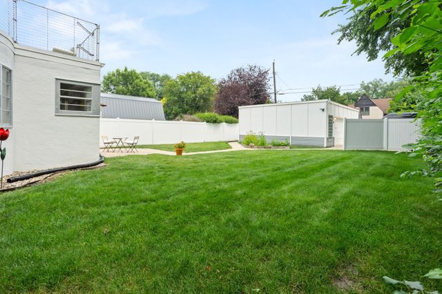 1550 8th Street S, Fargo, ND 58103