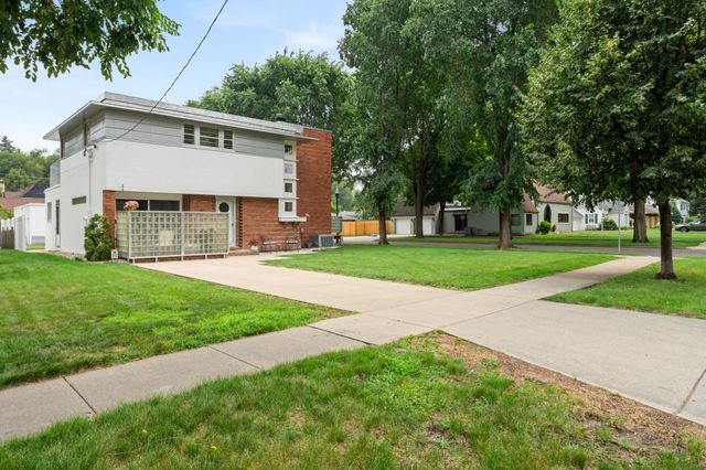 1550 8th Street S, Fargo, ND 58103