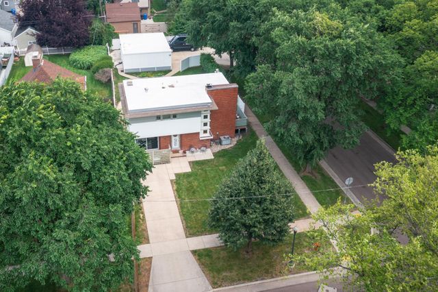 1550 8th Street S, Fargo, ND 58103