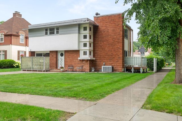 1550 8th Street S, Fargo, ND 58103