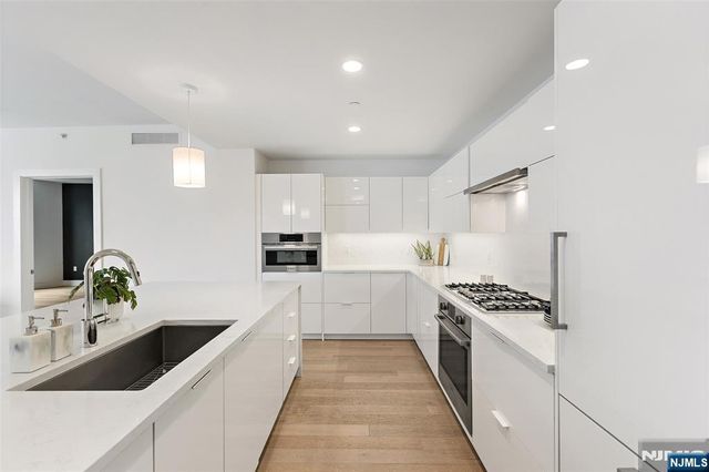 9 Ave At Port Imperial 0911, West New York, NJ 07093