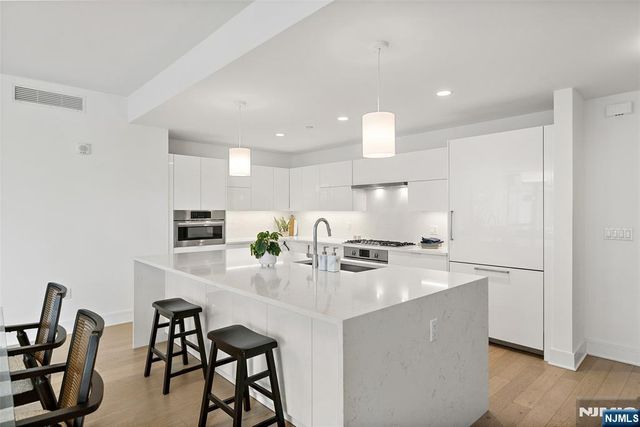 9 Ave At Port Imperial 0911, West New York, NJ 07093