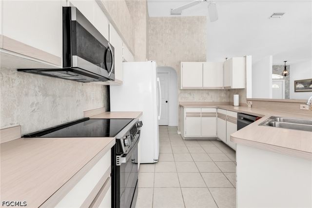 1352 Pine Siskin DR, Punta Gorda, FL 33950