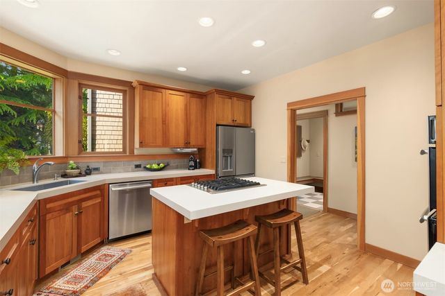 13223 NE Cambridge Crest Way, Bainbridge Island, WA 98110