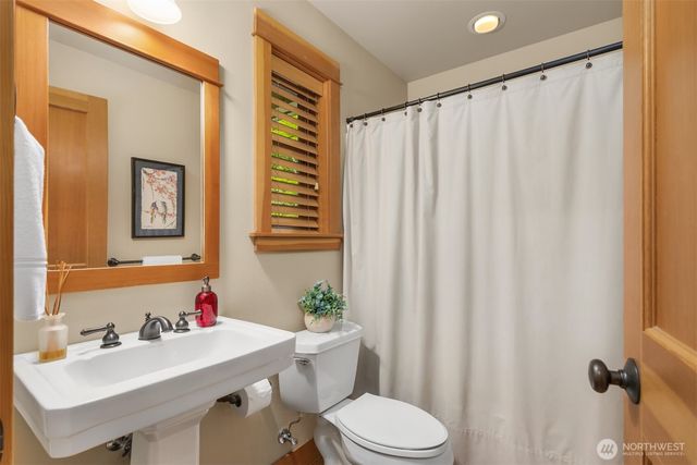 13223 NE Cambridge Crest Way, Bainbridge Island, WA 98110