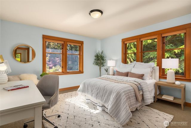13223 NE Cambridge Crest Way, Bainbridge Island, WA 98110