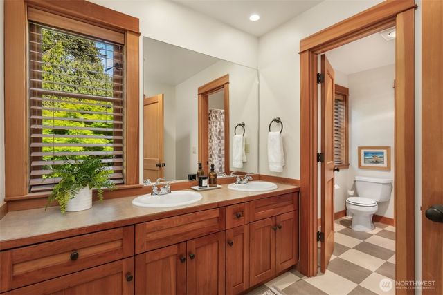 13223 NE Cambridge Crest Way, Bainbridge Island, WA 98110