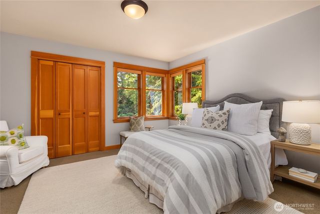 13223 NE Cambridge Crest Way, Bainbridge Island, WA 98110