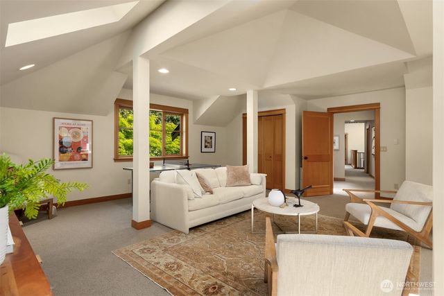 13223 NE Cambridge Crest Way, Bainbridge Island, WA 98110