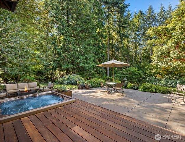 13223 NE Cambridge Crest Way, Bainbridge Island, WA 98110