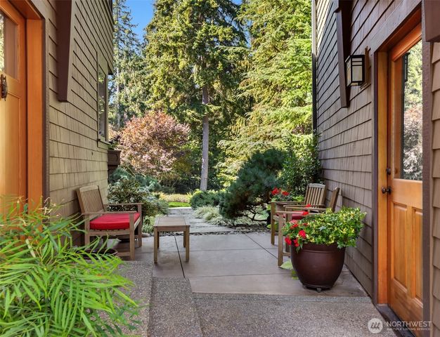 13223 NE Cambridge Crest Way, Bainbridge Island, WA 98110