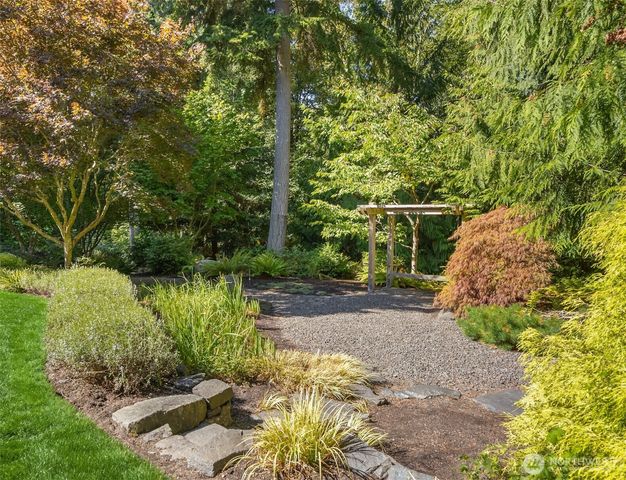 13223 NE Cambridge Crest Way, Bainbridge Island, WA 98110