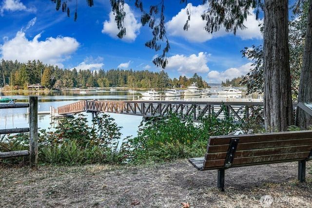 13223 NE Cambridge Crest Way, Bainbridge Island, WA 98110