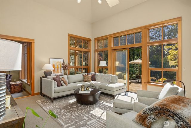 13223 NE Cambridge Crest Way, Bainbridge Island, WA 98110