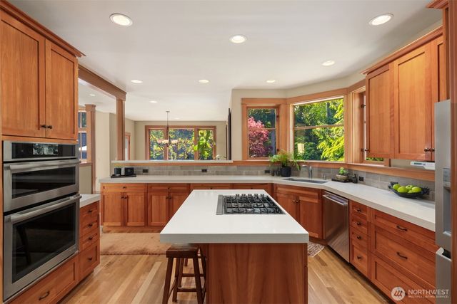 13223 NE Cambridge Crest Way, Bainbridge Island, WA 98110
