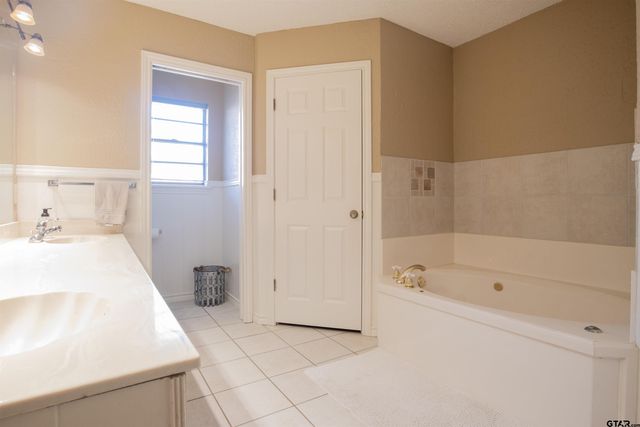 415 Hampton Hill Dr., Tyler, TX 75703