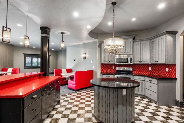 9685 N 5800 W, Highland, UT 84003