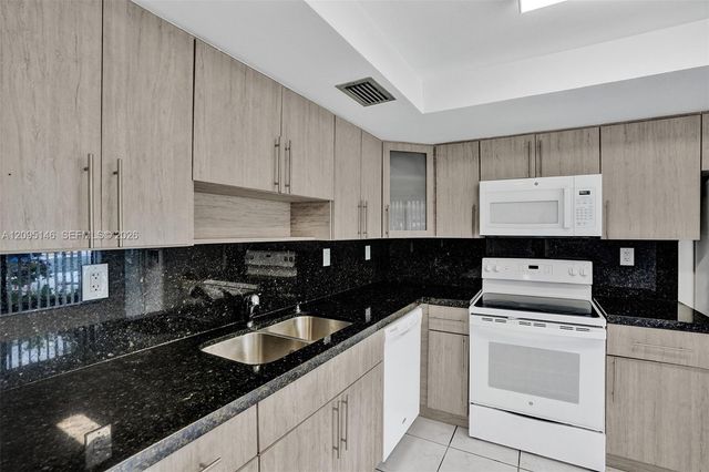 16500 NE 27th Avenue 53, North Miami Beach, FL 33160