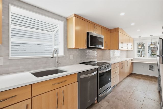 75 Castle Rd, Nahant, MA 01908