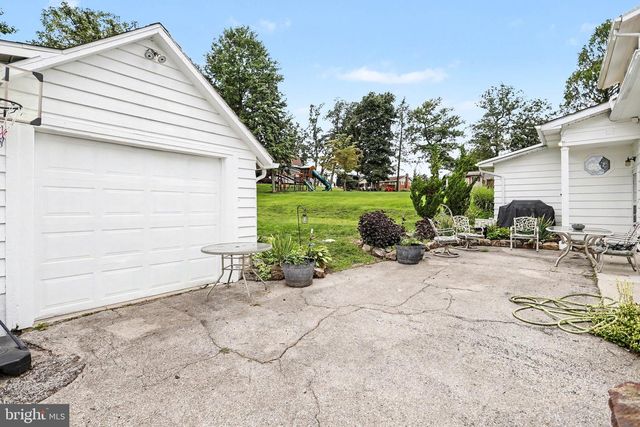 1146 ROTH CHURCH RD, Spring Grove, PA 17362