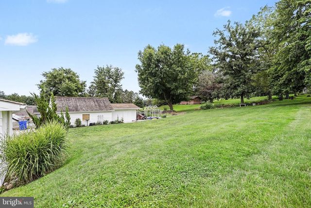 1146 ROTH CHURCH RD, Spring Grove, PA 17362
