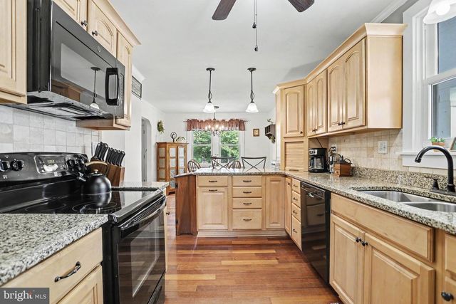 1146 ROTH CHURCH RD, Spring Grove, PA 17362