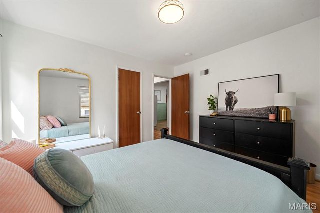 6916 Hampton Avenue, St Louis, MO 63109
