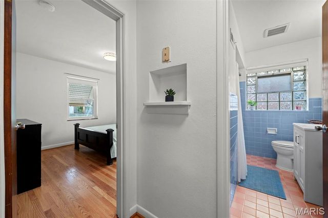 6916 Hampton Avenue, St Louis, MO 63109